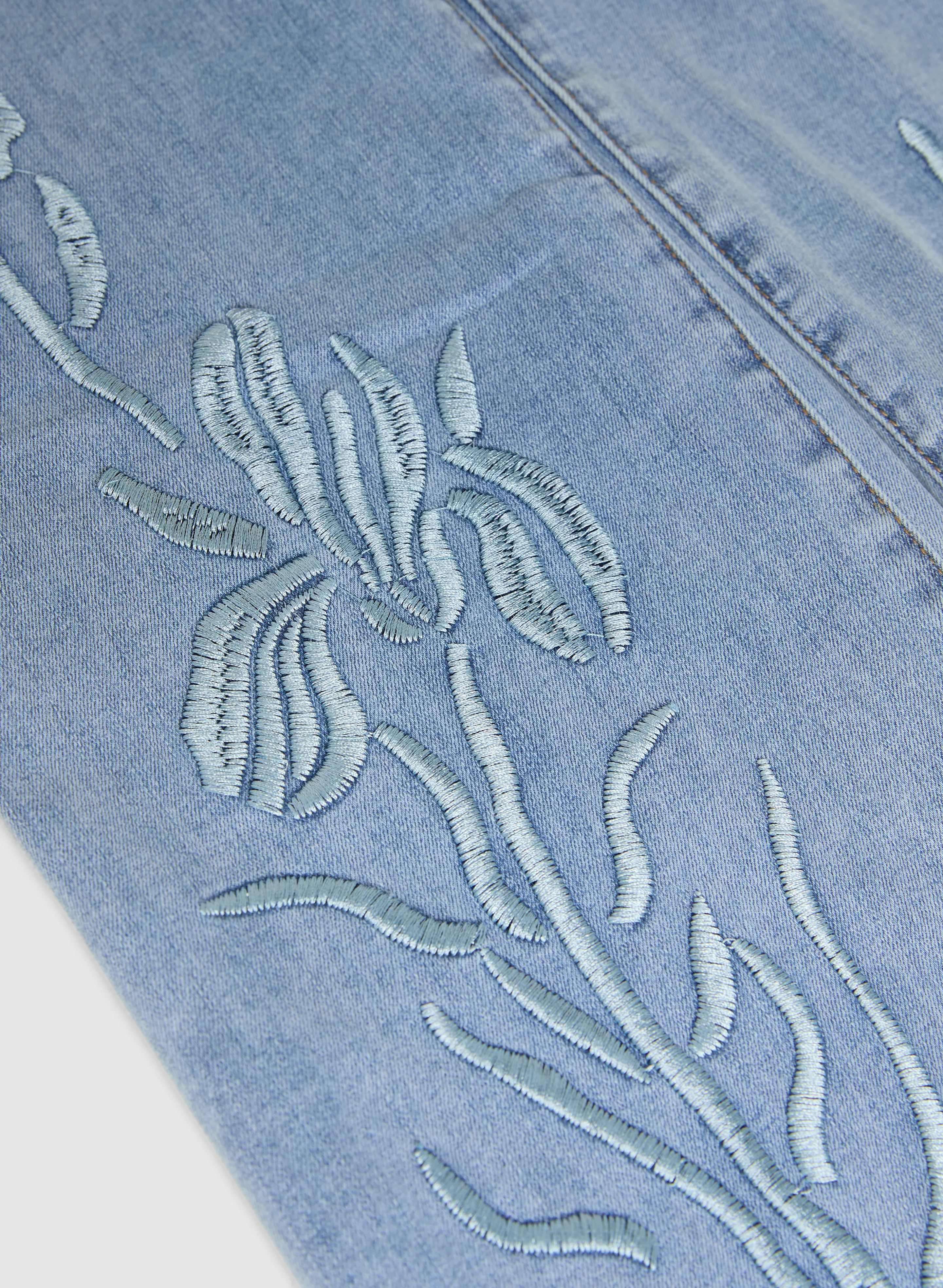 10470-embroidered-wide-leg-jeans-7.webp Embroidered Wide-Leg Jeans