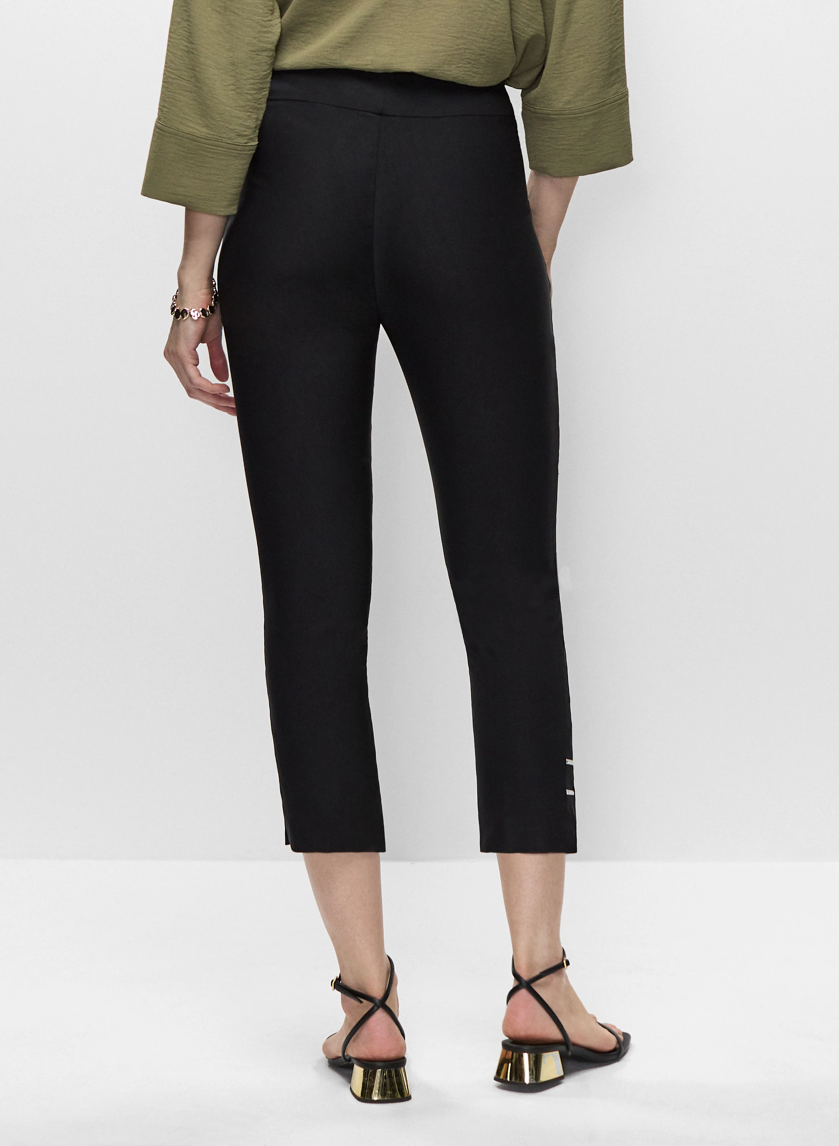 10509-high-rise-pull-on-capris-2.webp High Rise Pull-On Capris