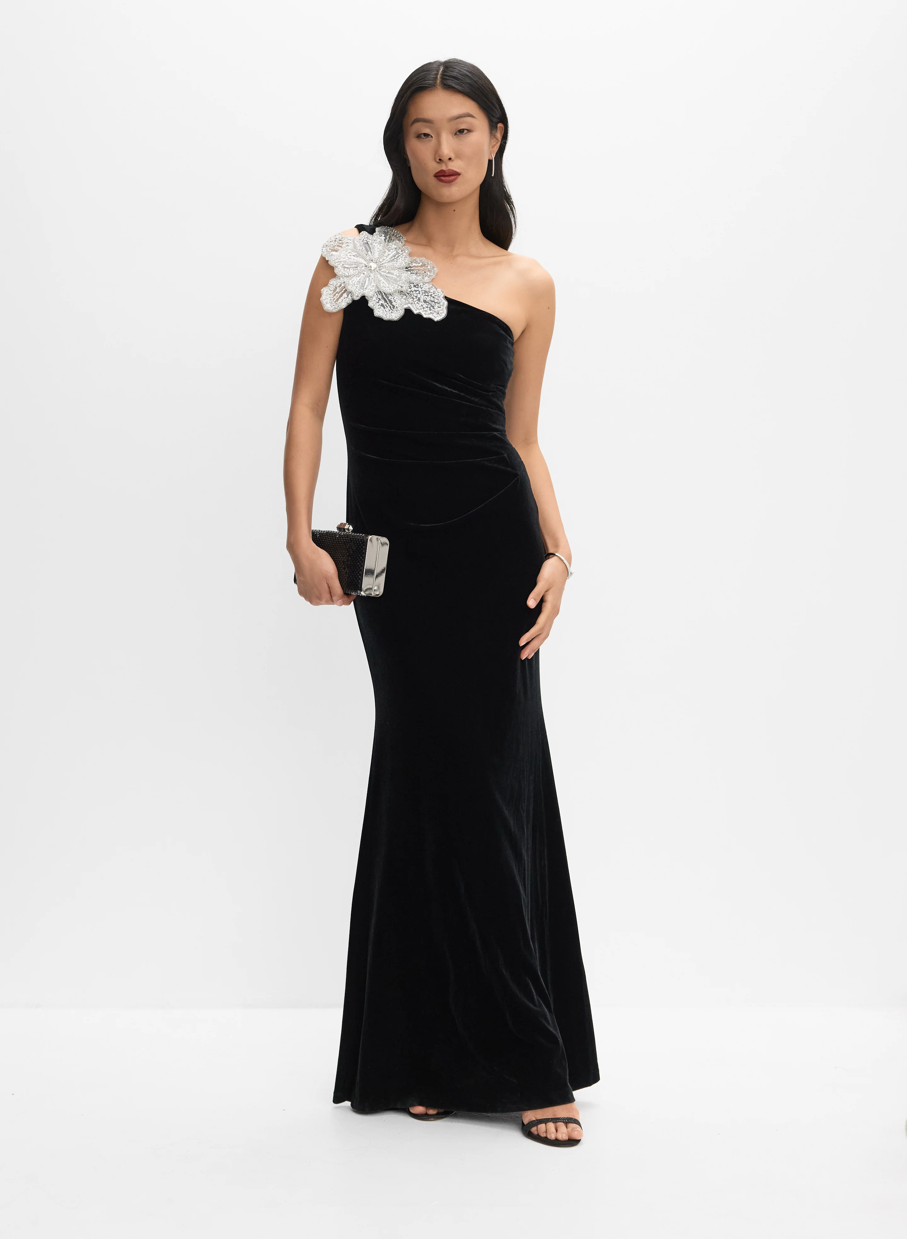 1123-fitted-velvet-dress-1.webp Fitted Velvet Dress