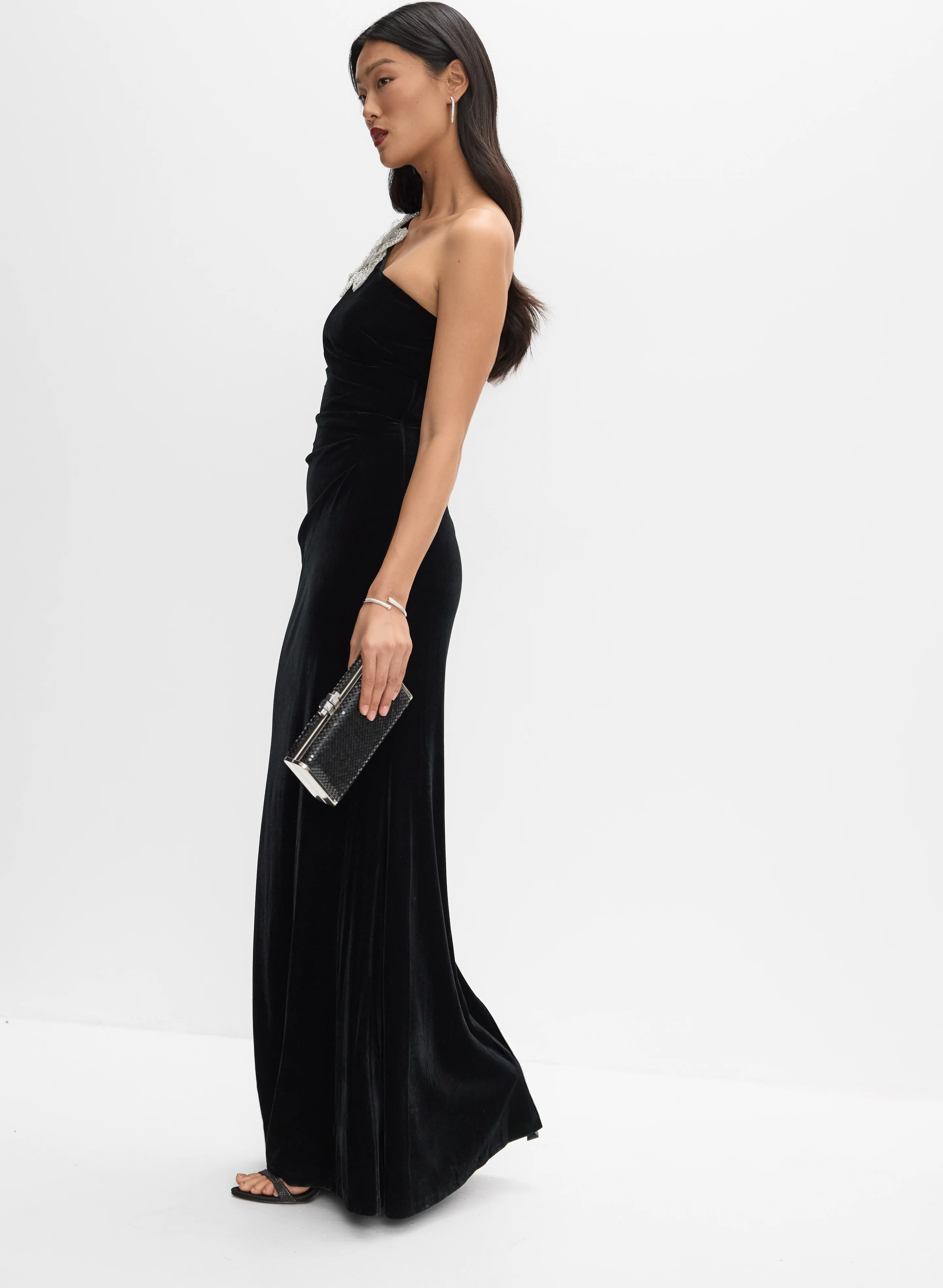 1123-fitted-velvet-dress-2.webp Fitted Velvet Dress