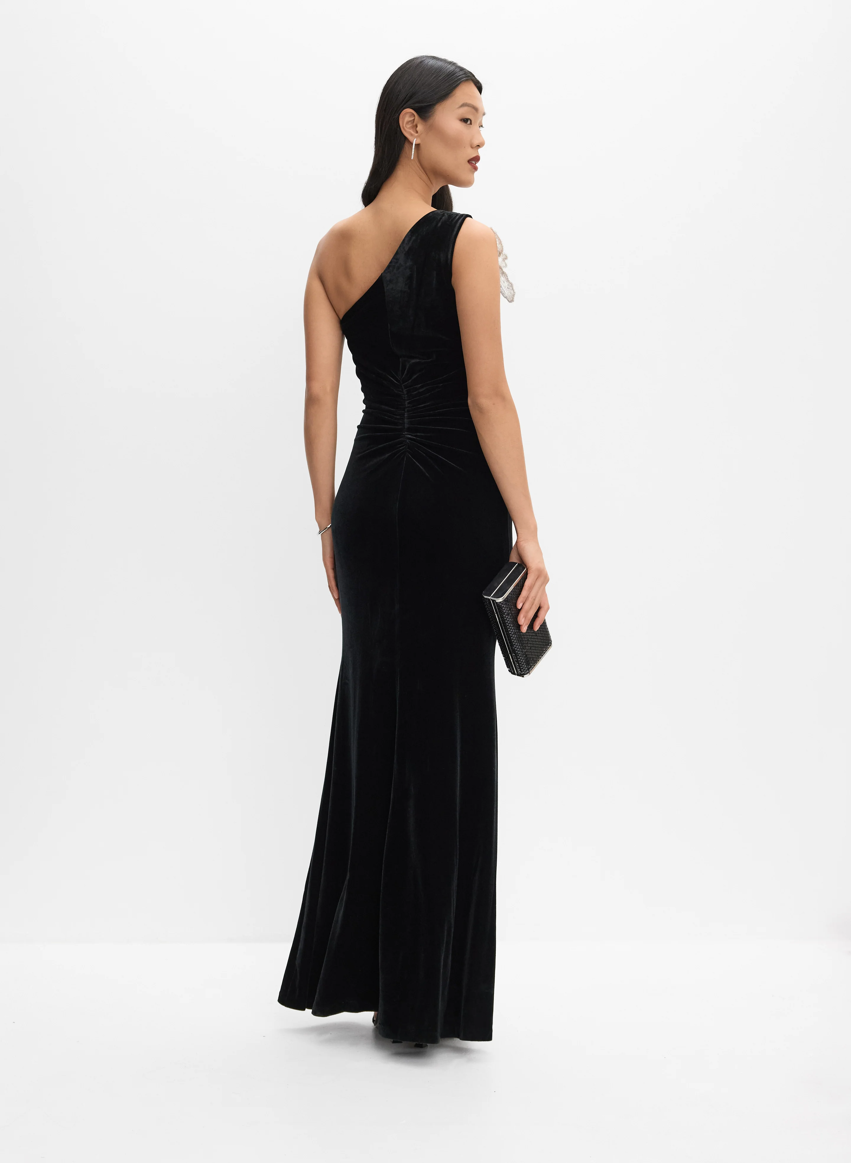1123-fitted-velvet-dress-4.webp Fitted Velvet Dress