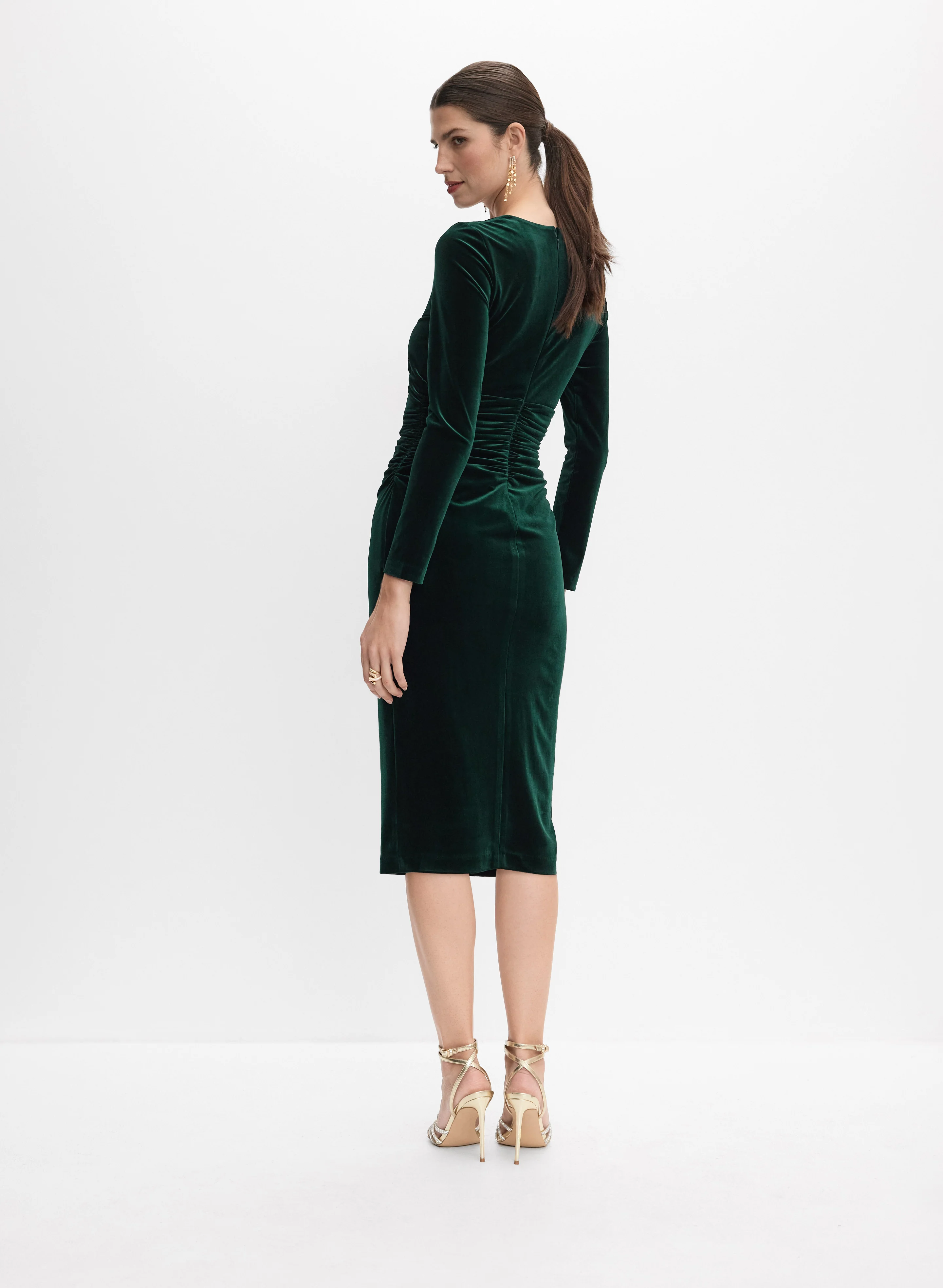 1132-fitted-velvet-dress-5.webp Fitted Velvet Dress