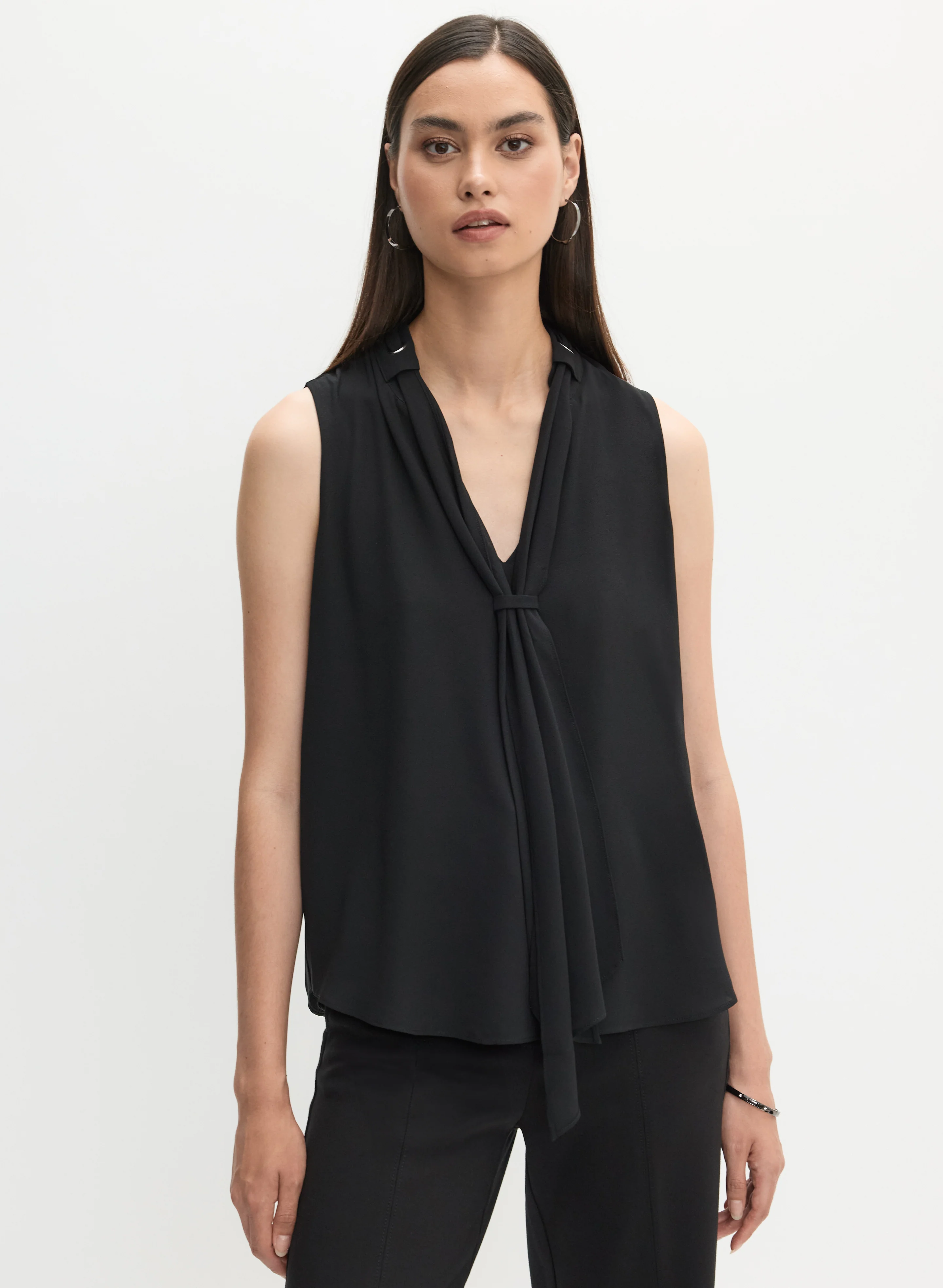 11532-v-neck-sleeveless-chiffon-blouse-4.webp V-Neck Sleeveless Chiffon Blouse
