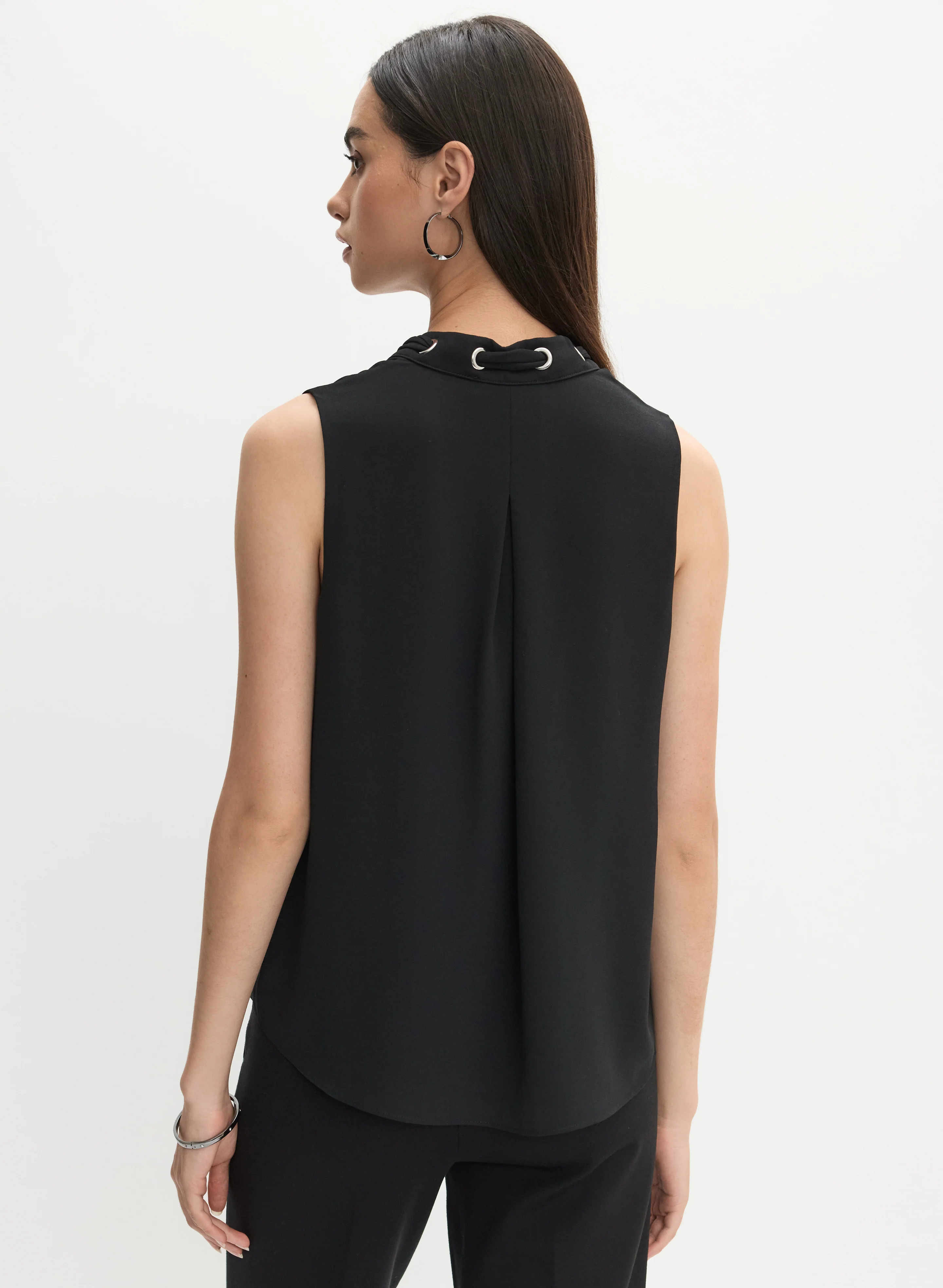 11532-v-neck-sleeveless-chiffon-blouse-5.webp V-Neck Sleeveless Chiffon Blouse
