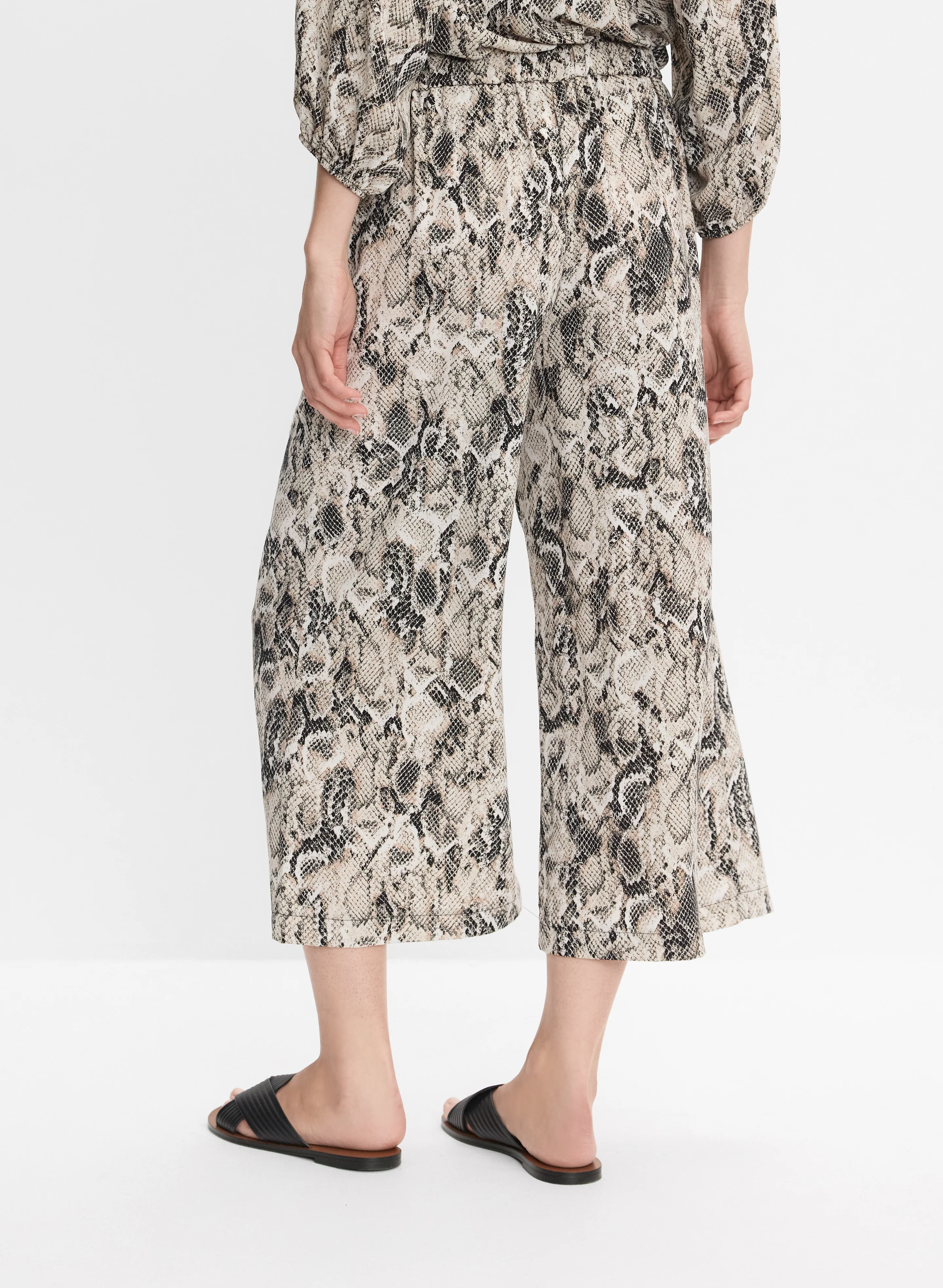 13310-joseph-ribkoff-snake-print-culottes-2.webp Joseph Ribkoff - Snake Print Culottes