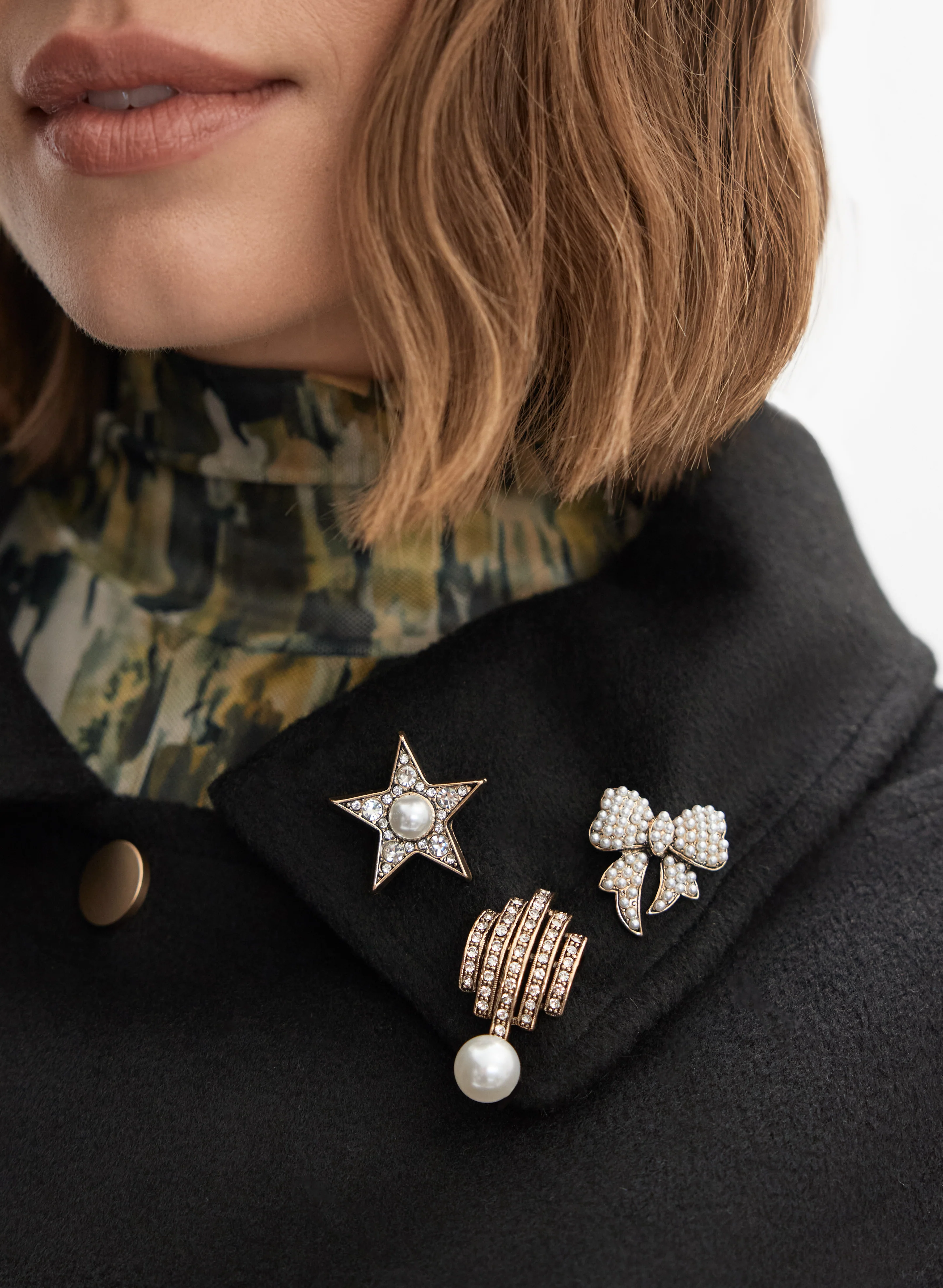 Pearl Embellished Brooch Set
