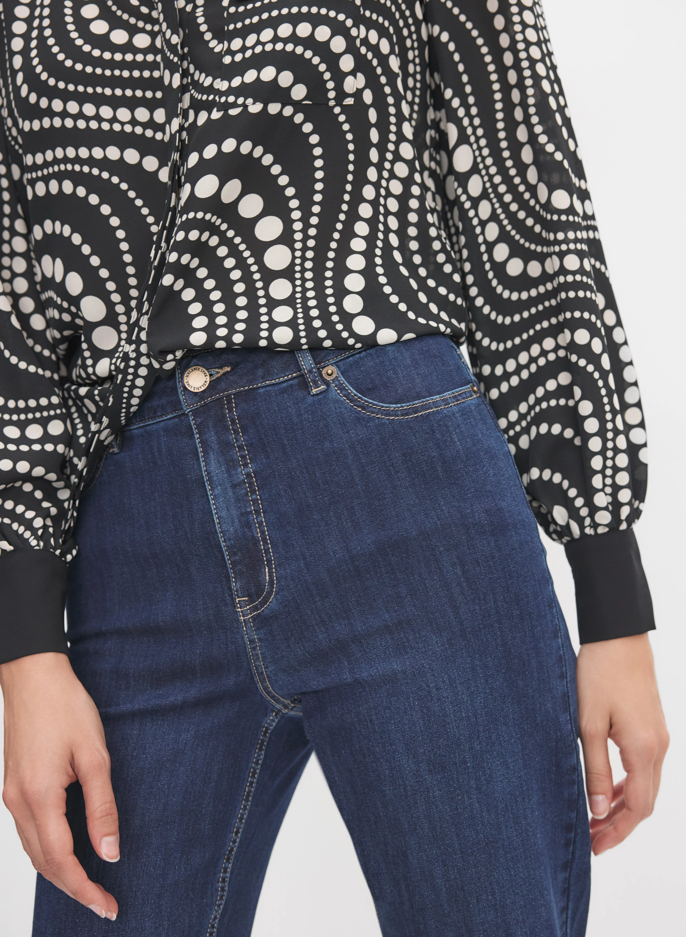 2365-straight-leg-jeans-4.webp Straight-Leg Jeans