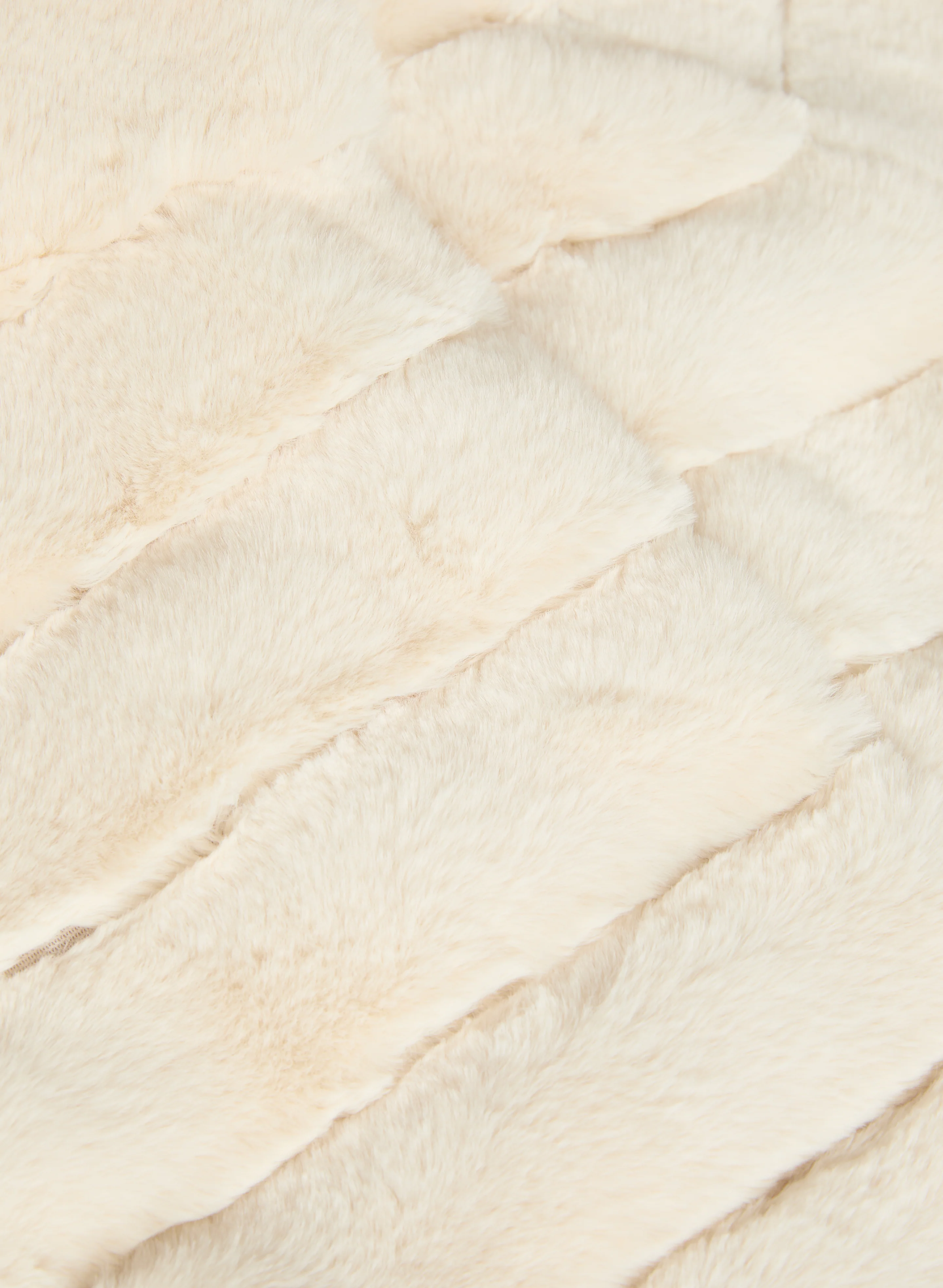 3374-stand-neck-faux-fur-coat-7.webp Stand Neck Faux Fur Coat