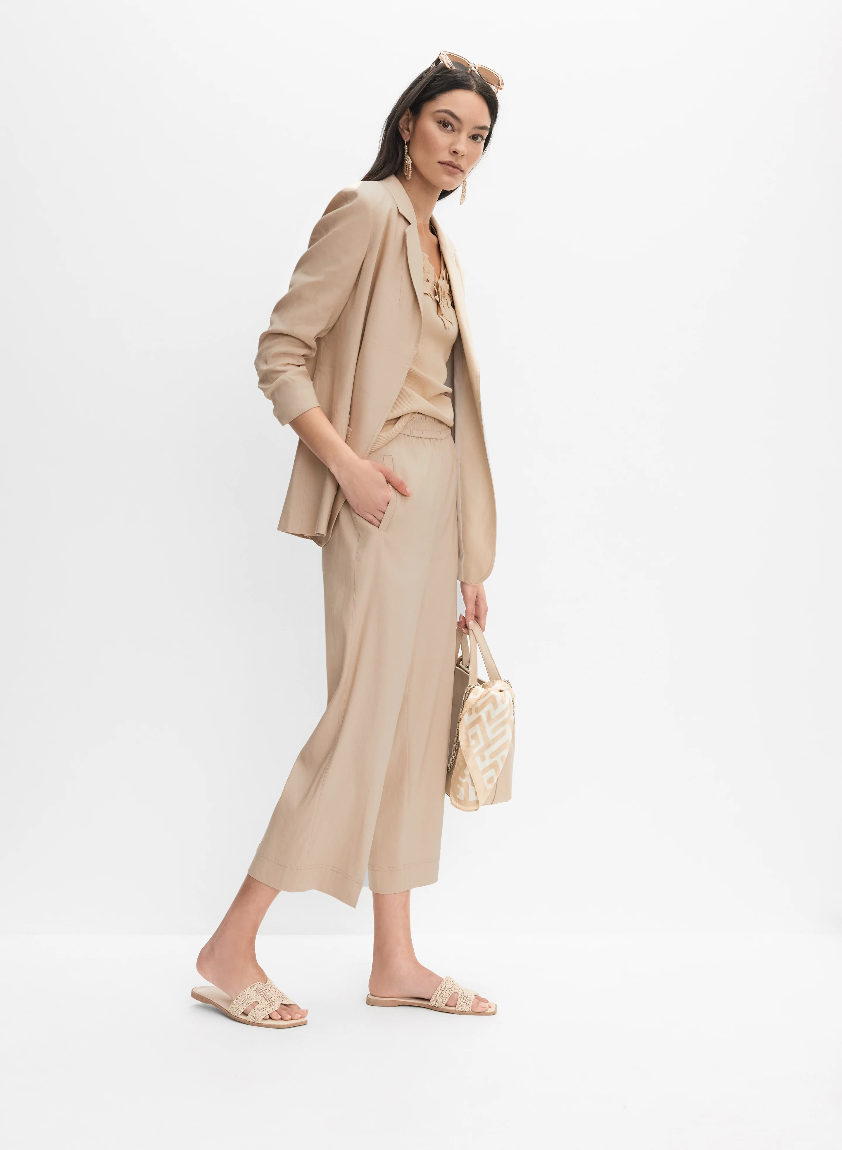5098-cropped-linen-blend-pants-5.webp Cropped Linen-Blend Pants