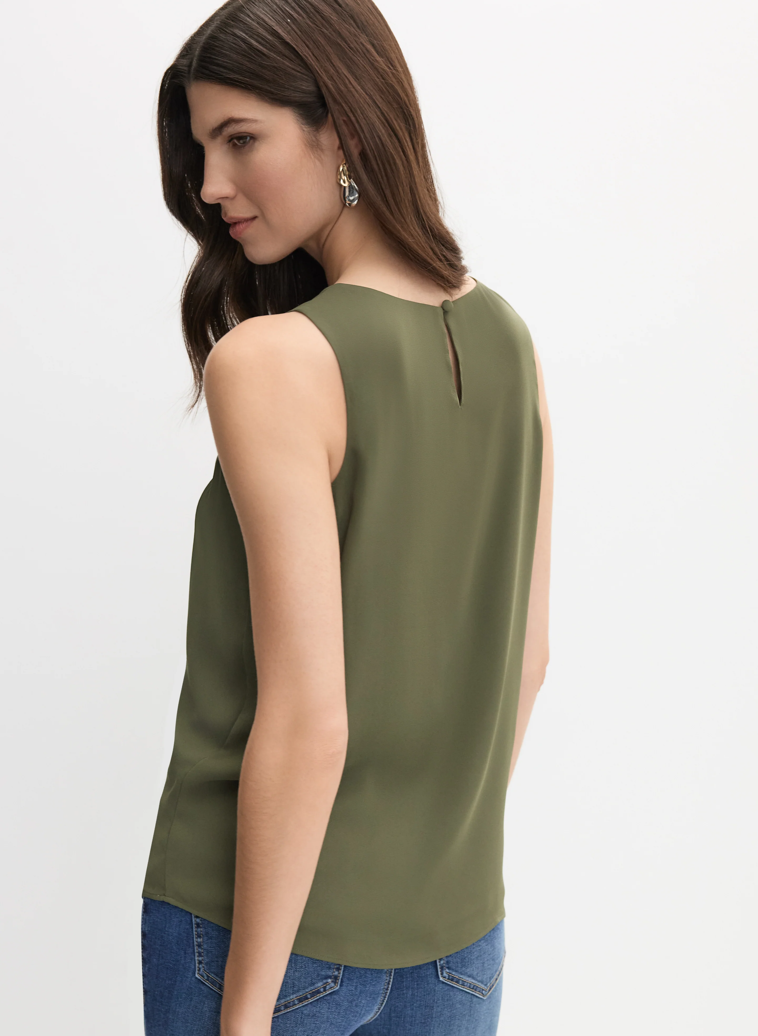 5596-sleeveless-crepe-blouse-4.webp Sleeveless Crepe Blouse