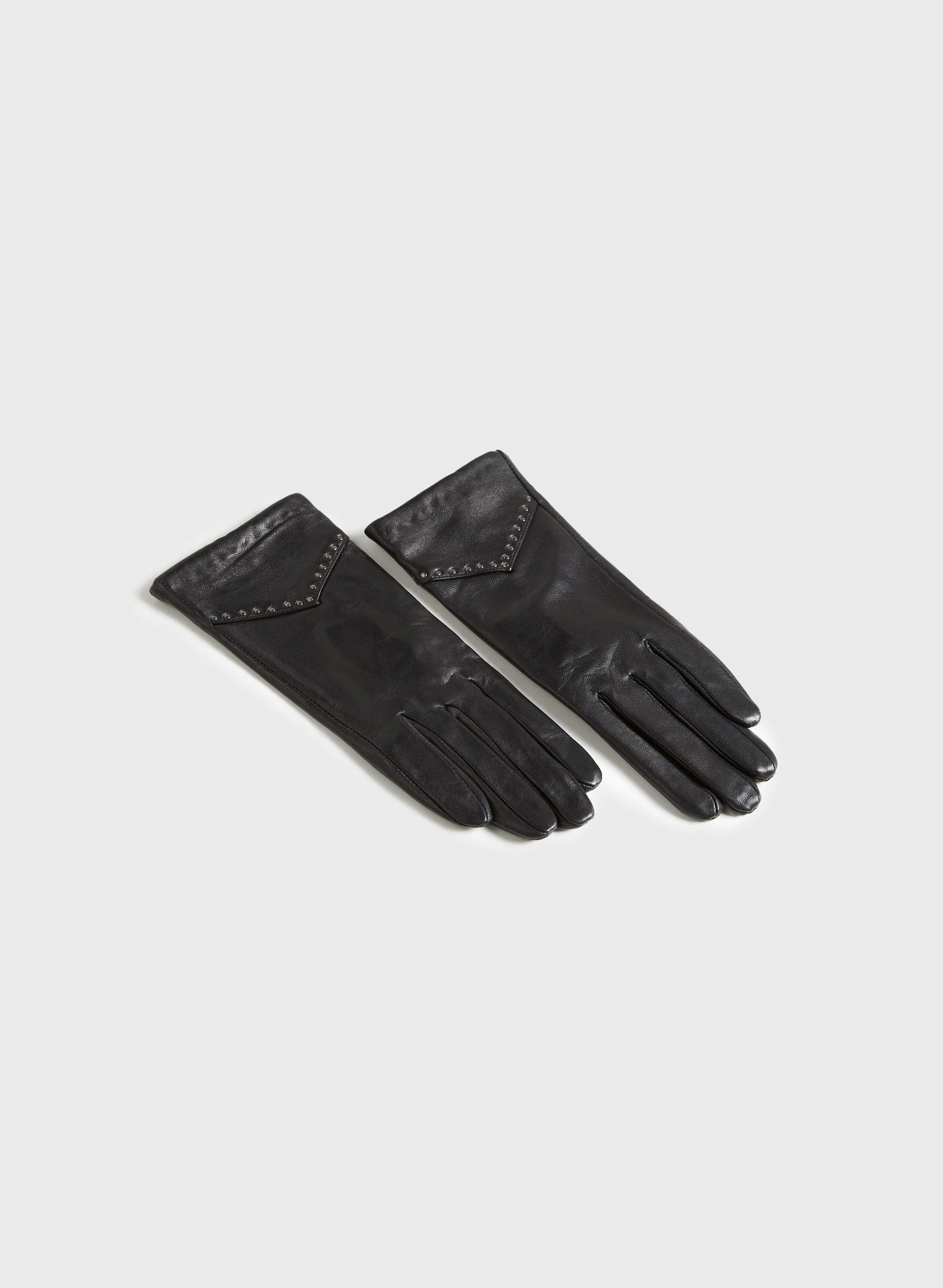 6729-studded-leather-gloves-1.webp Studded Leather Gloves
