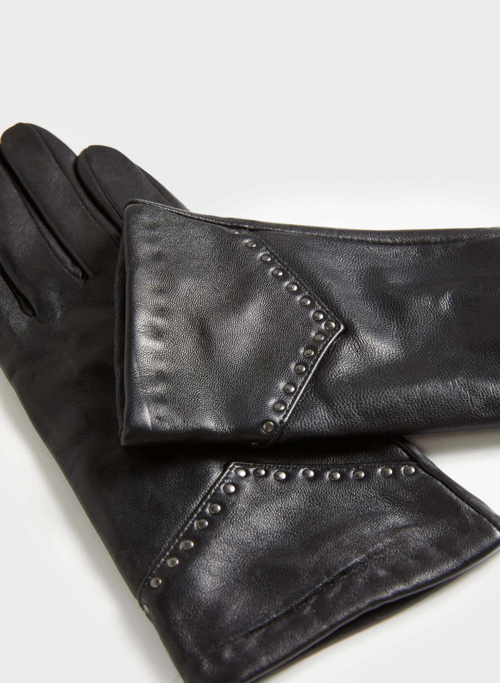 6729-studded-leather-gloves-2.webp Studded Leather Gloves