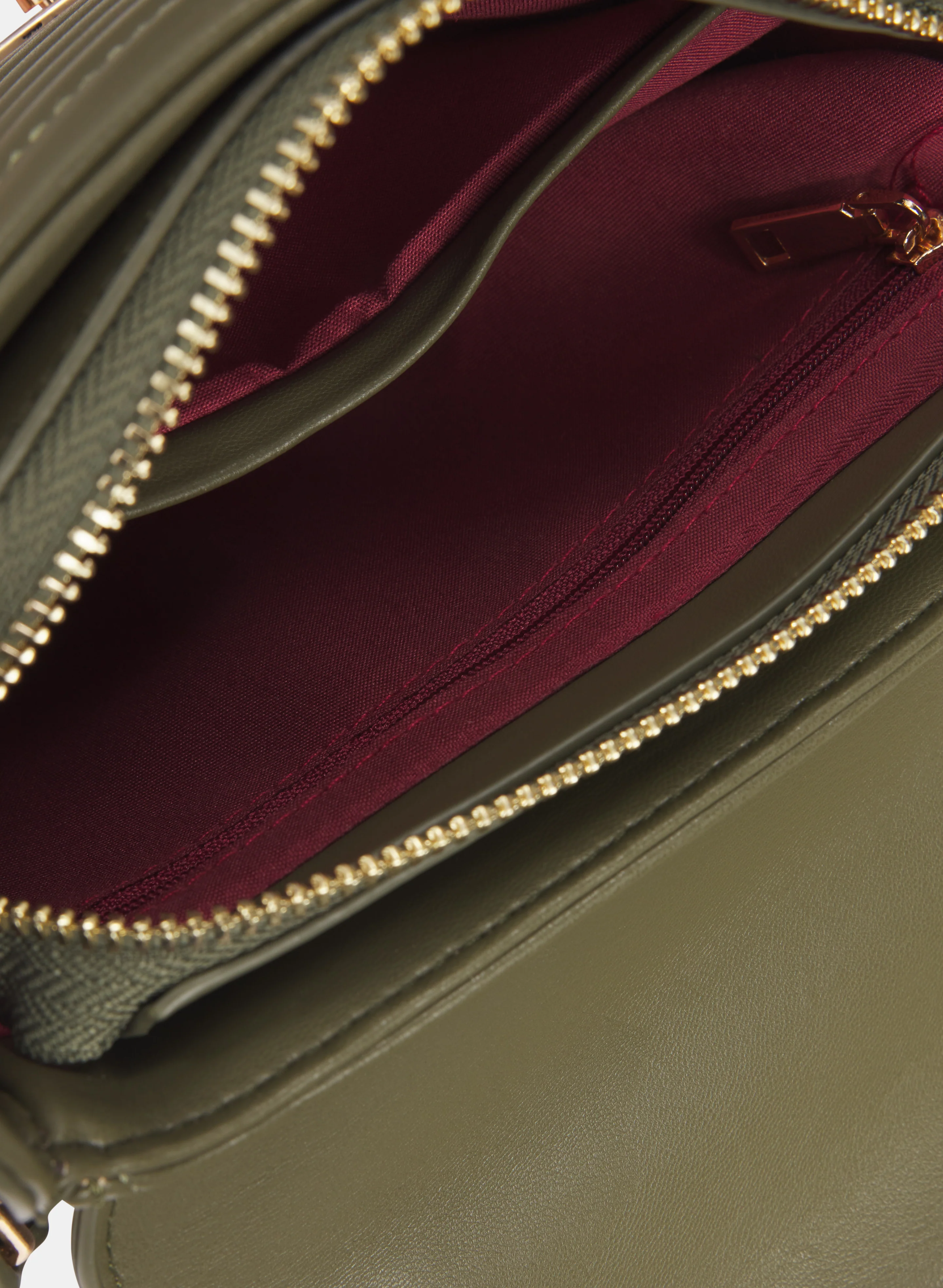 8137-round-crossbody-bag-3.webp Round Crossbody Bag