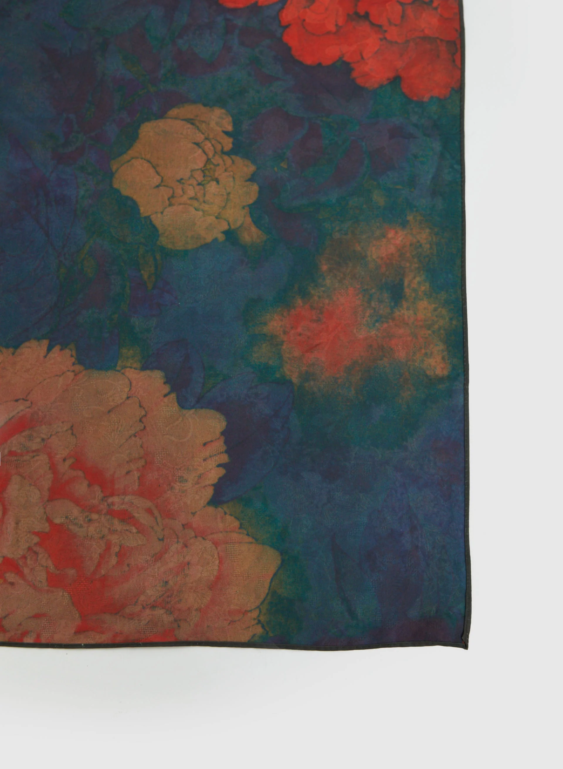 8305-reversible-floral-jacquard-scarf-3.webp Reversible Floral Jacquard Scarf