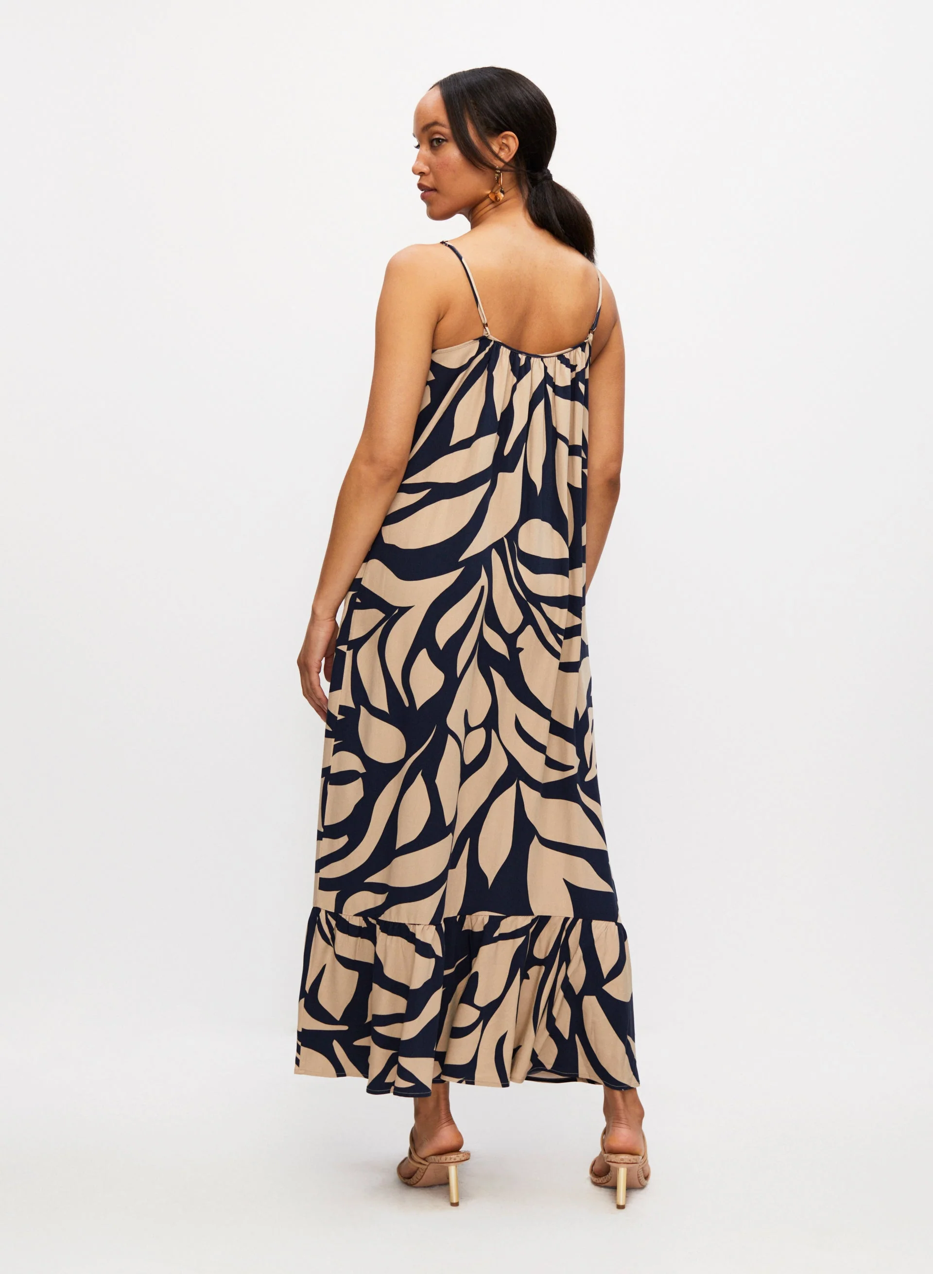 8343-tonal-leaf-print-maxi-dress-4.webp Tonal Leaf Print Maxi Dress