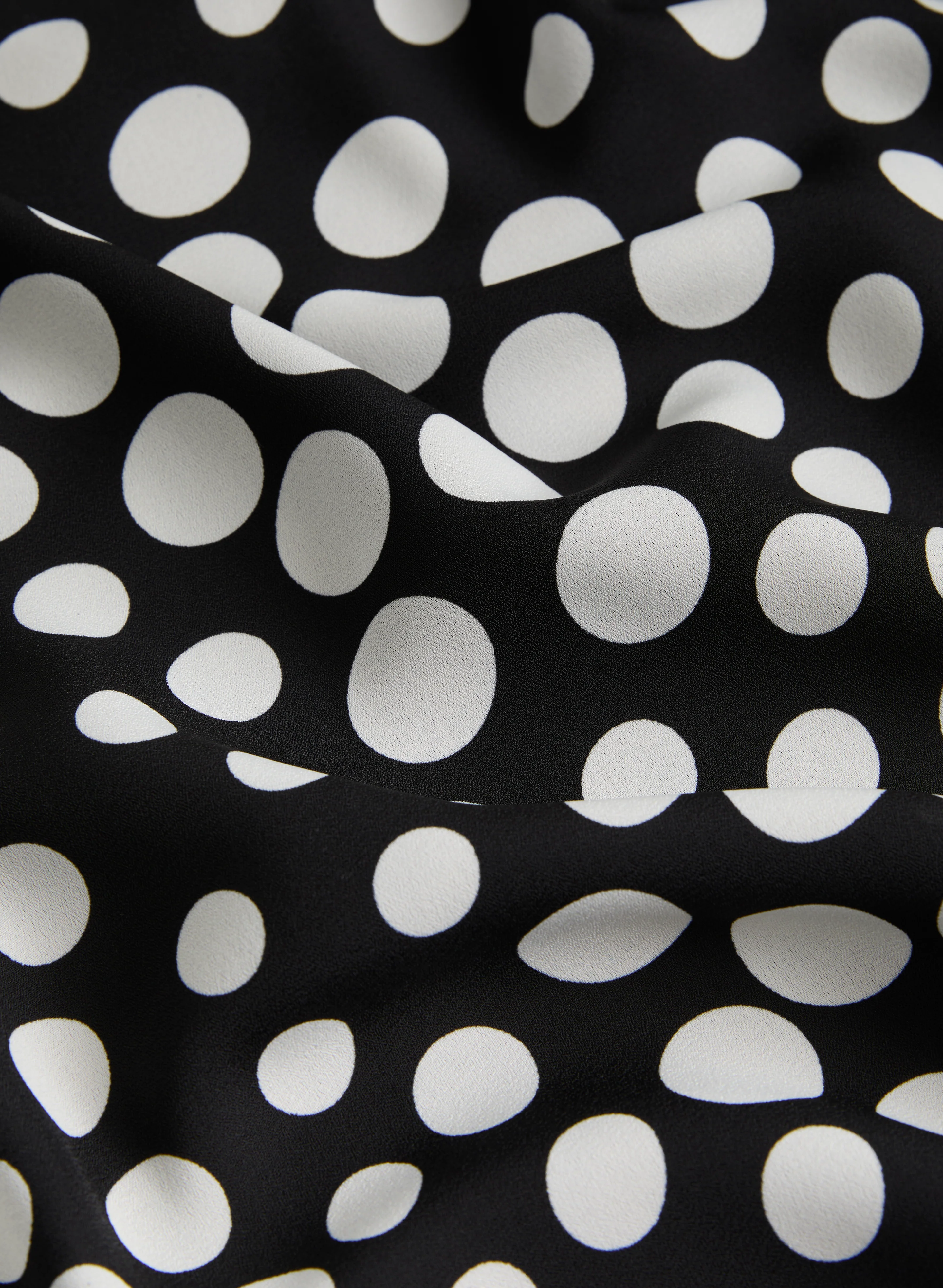 9362-sleeveless-polka-dot-blouse-7.webp Sleeveless Polka Dot Blouse