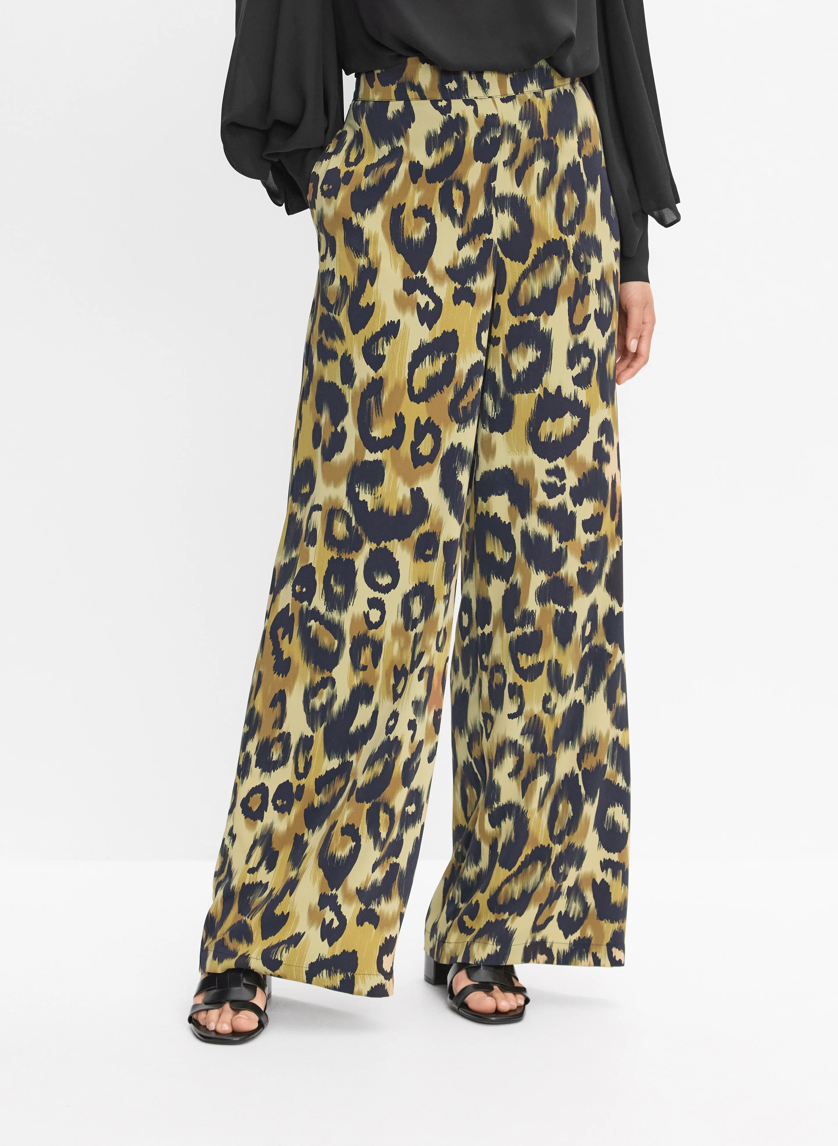 9451-leopard-print-wide-leg-pants-1.webp Leopard Print Wide-Leg Pants